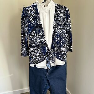 Chico's Geometric Blue and White size 0 or M spring jacket with tie front